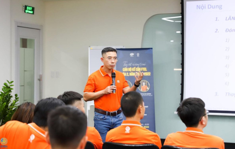 Ông Hoàng Việt Anh